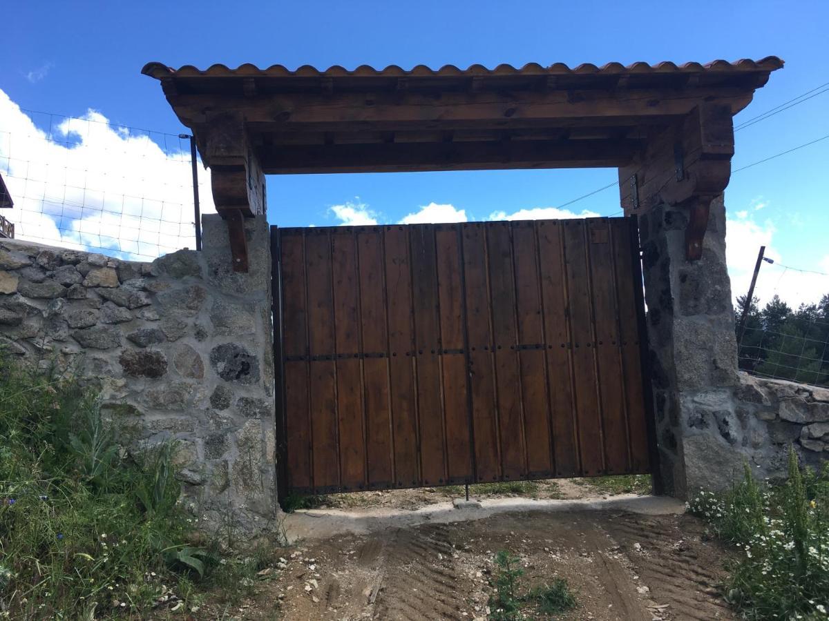 Cara Norte De Gredos Hoyos del Espino Esterno foto