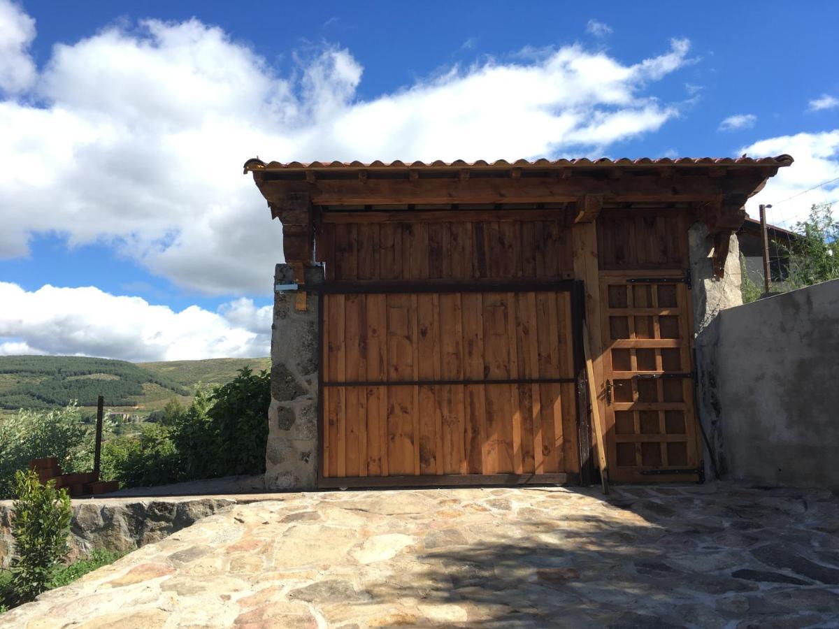 Cara Norte De Gredos Hoyos del Espino Esterno foto