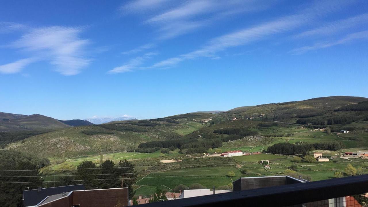 Cara Norte De Gredos Hoyos del Espino Esterno foto