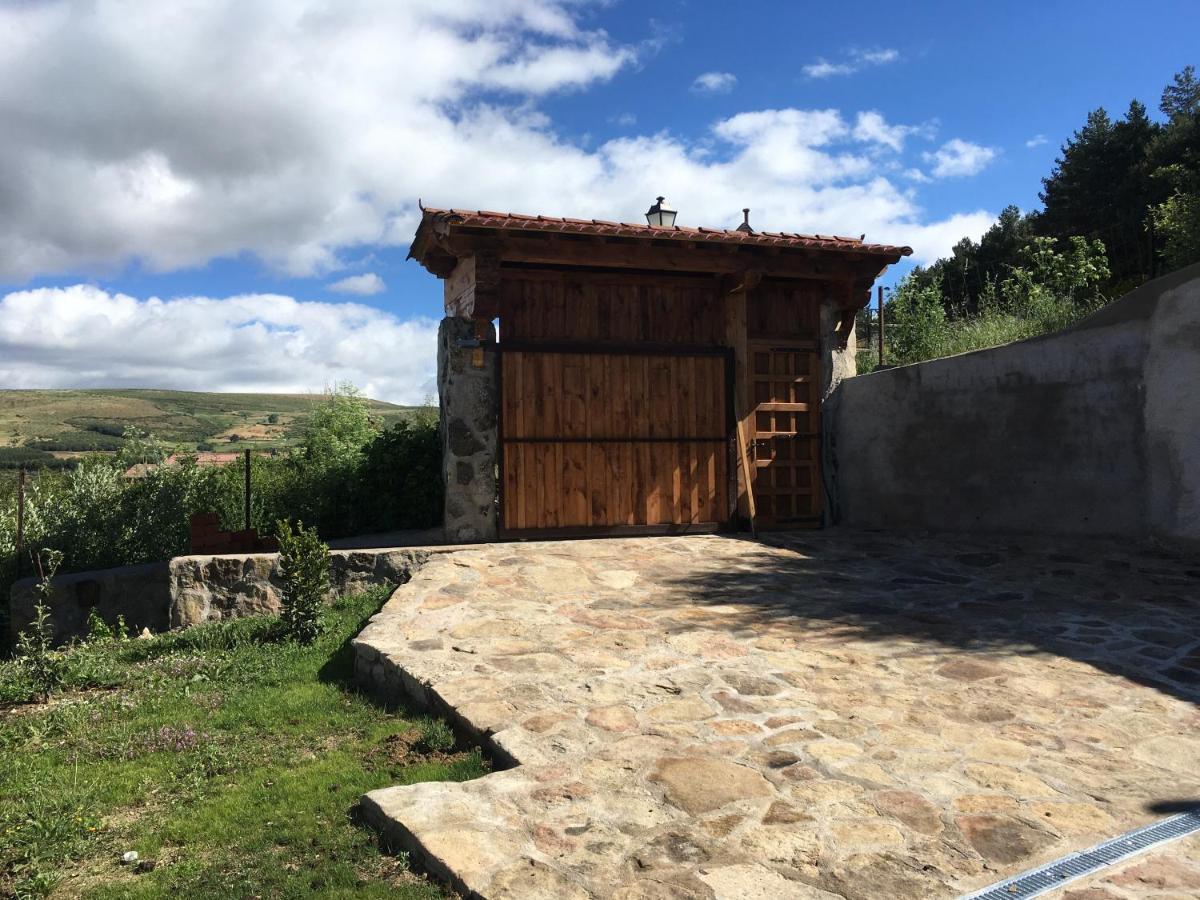 Cara Norte De Gredos Hoyos del Espino Esterno foto