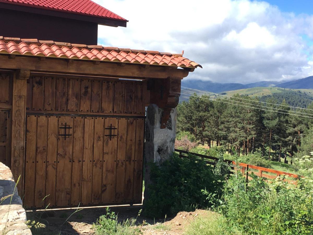 Cara Norte De Gredos Hoyos del Espino Esterno foto