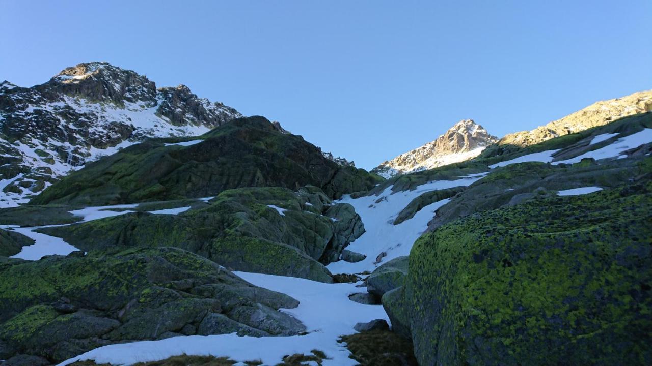 Cara Norte De Gredos Hoyos del Espino Esterno foto