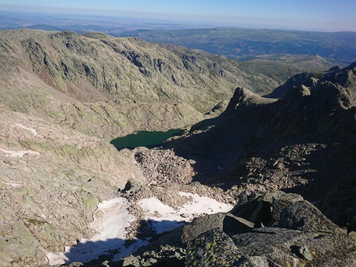 Cara Norte De Gredos Hoyos del Espino Esterno foto