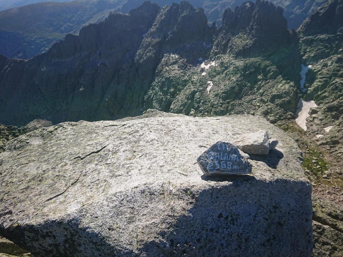 Cara Norte De Gredos Hoyos del Espino Esterno foto