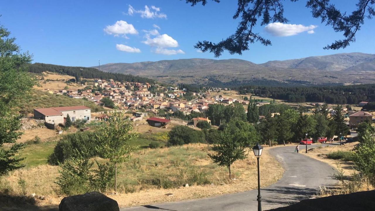 Cara Norte De Gredos Hoyos del Espino Esterno foto