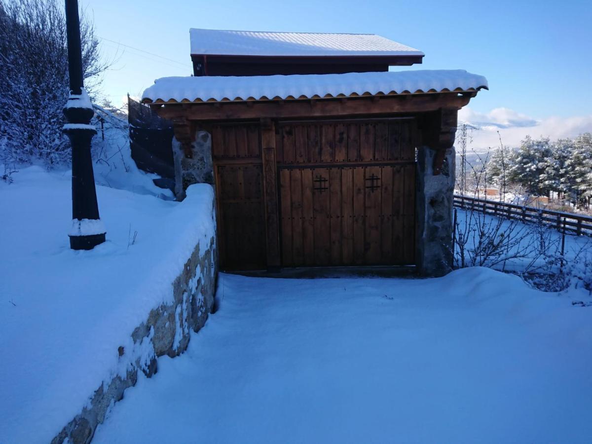 Cara Norte De Gredos Hoyos del Espino Esterno foto