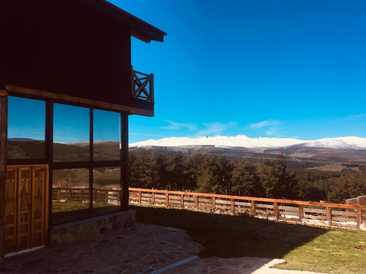 Cara Norte De Gredos Hoyos del Espino Esterno foto