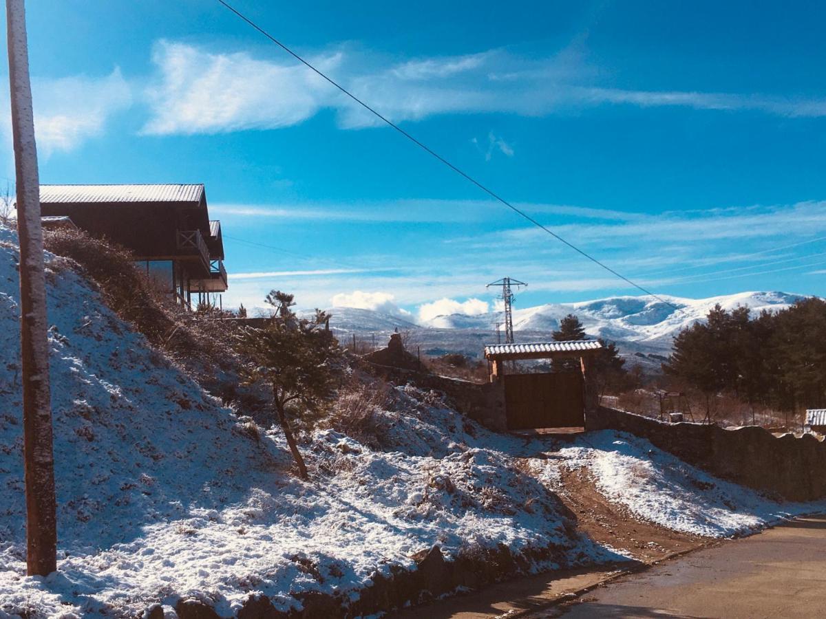 Cara Norte De Gredos Hoyos del Espino Esterno foto