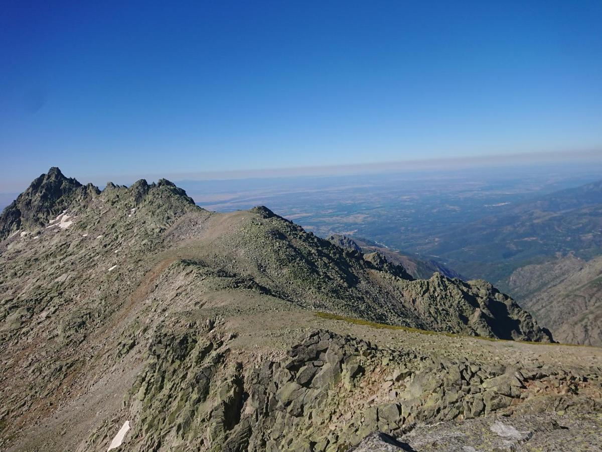 Cara Norte De Gredos Hoyos del Espino Esterno foto