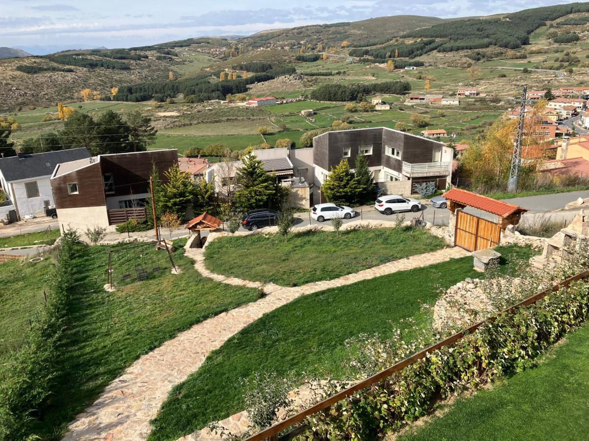 Cara Norte De Gredos Hoyos del Espino Esterno foto